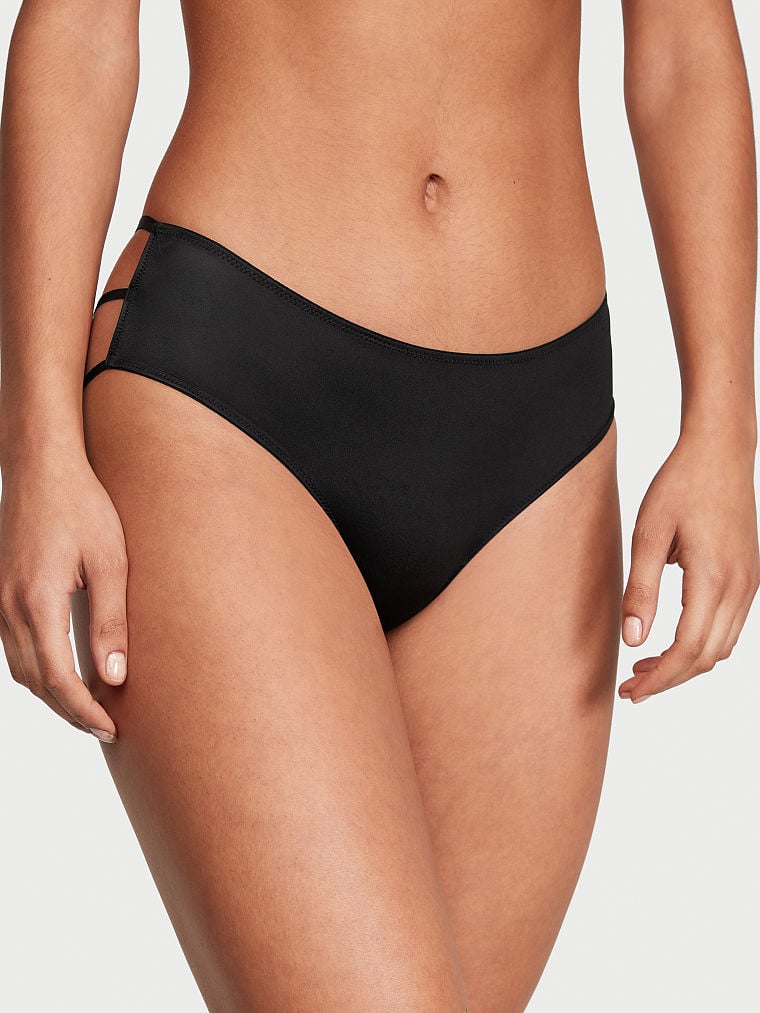 Panty-Cheeky-con-Tiras-Espalda-Abierta-y-Herrajes-de-Corazones-Victorias-Secret-11238140-54A2