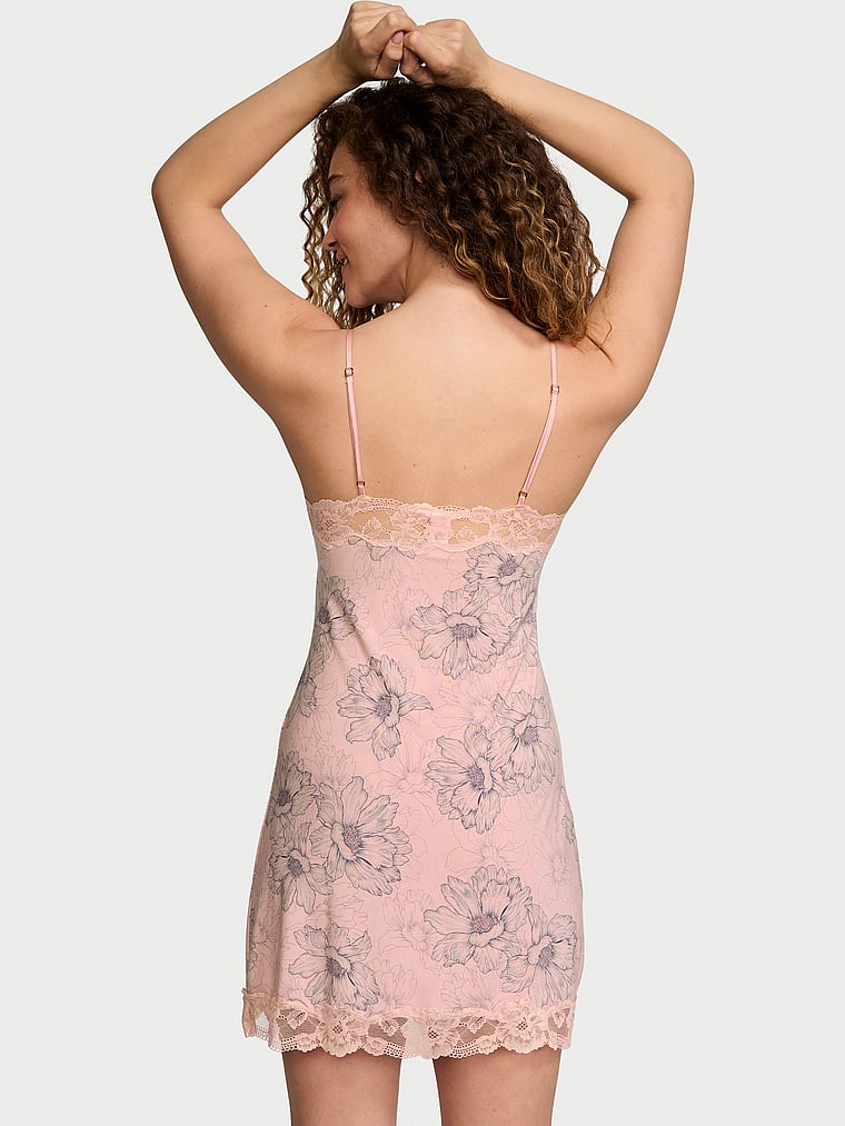 Vestido-Slip-de-Modal-con-Cuello-Recto-y-Ribete-de-Encaje-Victorias-Secret-11245638-6CVO