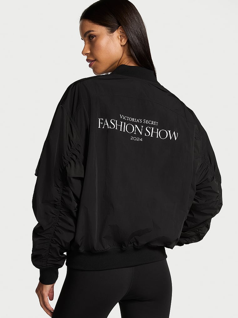 Chamarra-Tipo-Bomber-Estilo-Parachute-Victorias-Secret-Fashion-Show-24-Victorias-Secret-11257802-6BOS