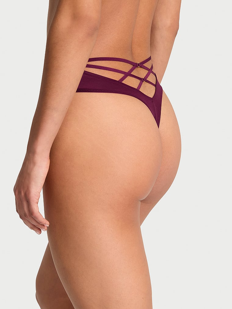 Panty-Tanga-Lisa-con-Cintura-Alta-y-Tiras-en-Espalda-Victorias-Secret-11258880-28P7