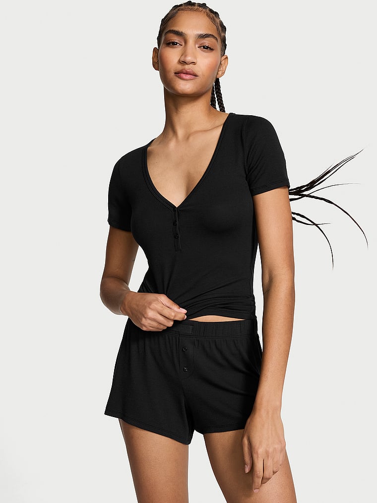 Conjunto-con-Shorts-y-Top-Henley-con-Manga-Corta-de-Modal-Acanalado-Victorias-Secret-11250514-54A2