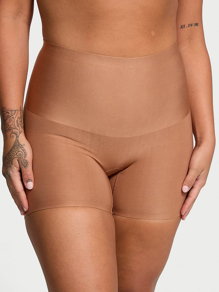 Short-Liso-y-Brillante-SmoothingShimmer-Victorias-Secret-11262459-2YSV