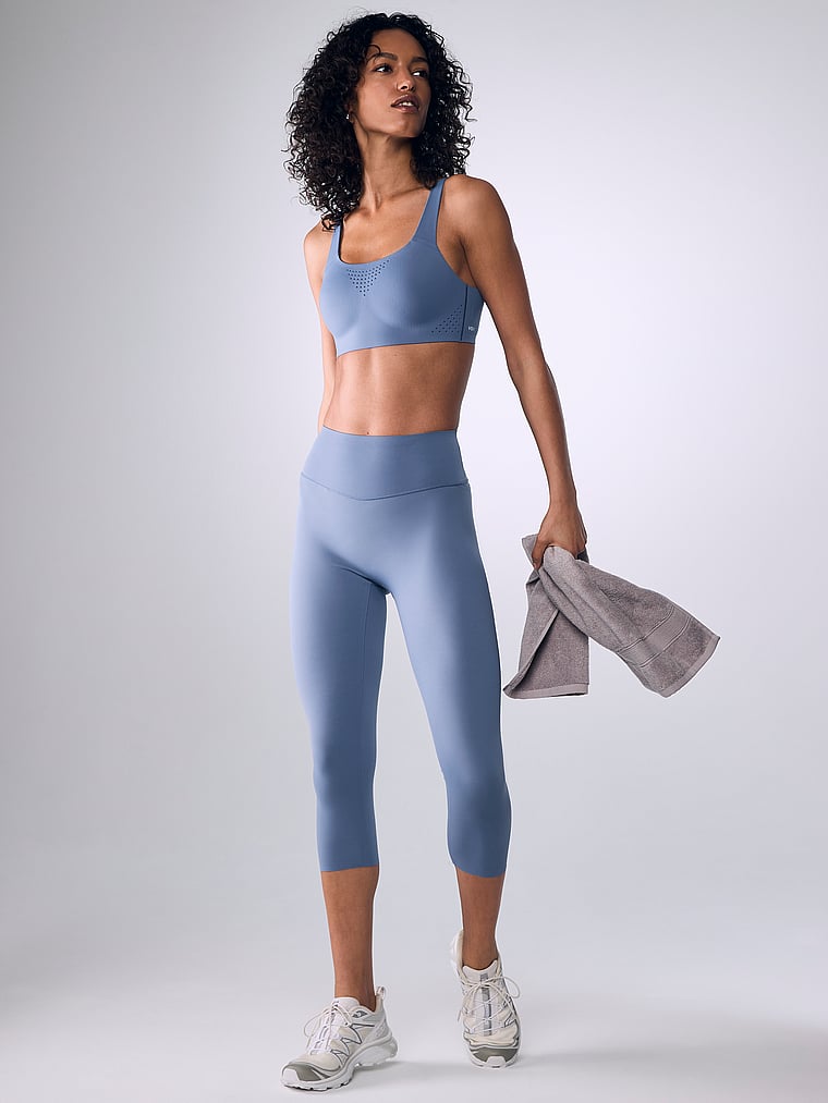 Sports-Bra-Featherweight-Max-Victorias-Secret-11214976-1J3W