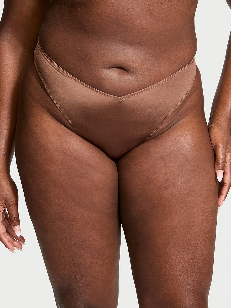 Panty-Tanga-Lisa-con-Pierna-Alta-y-Espalda-de-Tiras-Victorias-Secret-11238436-4SLU