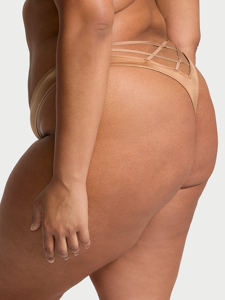 Panty-Tanga-Lisa-con-Pierna-Alta-y-Espalda-de-Tiras-Victorias-Secret-11238436-4YQY